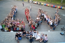 10 иностранцев учат юных челнинцев английскому языку